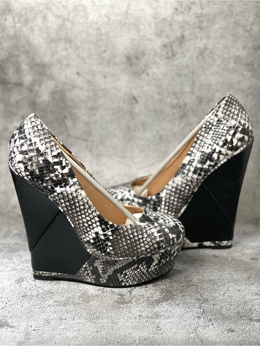 HTF ShoeDazzle Talitha Snake Print Wedge Pumps Black & White US 9 Like New